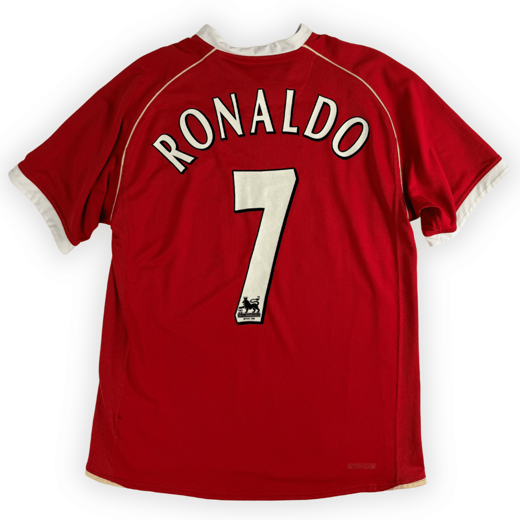 2006-07 Manchester United Home Shirt Ronaldo #7 - (M) product image 1, provided for visual reference and product detail