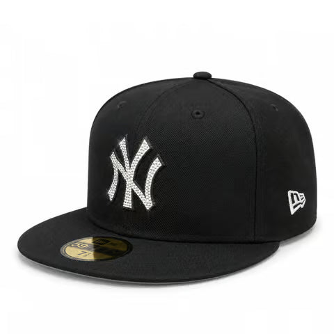 New Era New York Yankees Rhinestone 59FIFTY Fitted Hat - Black product image 1, provided for visual reference and product