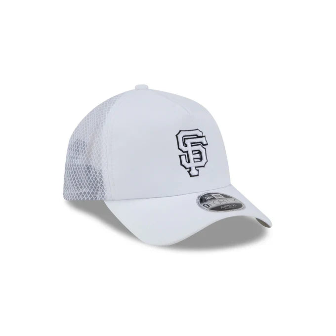 New Era San Francisco Giants 2026 Batting Practice White 9FORTY APEX Trucker Snapback Hat product image 1, provided for
