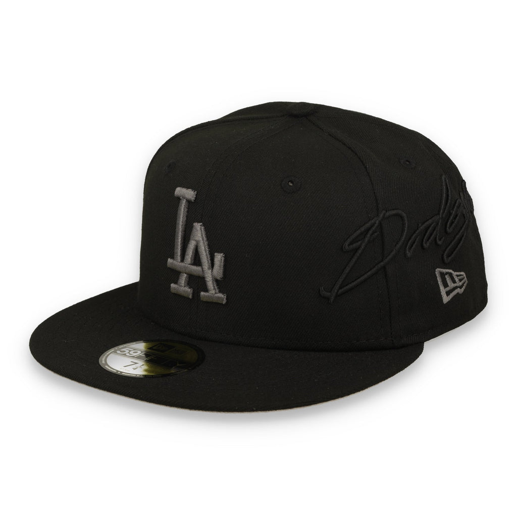 New Era Los Angeles Dodgers Side Script 59FIFTY Fitted Hat - Black product image 1, provided for visual reference and