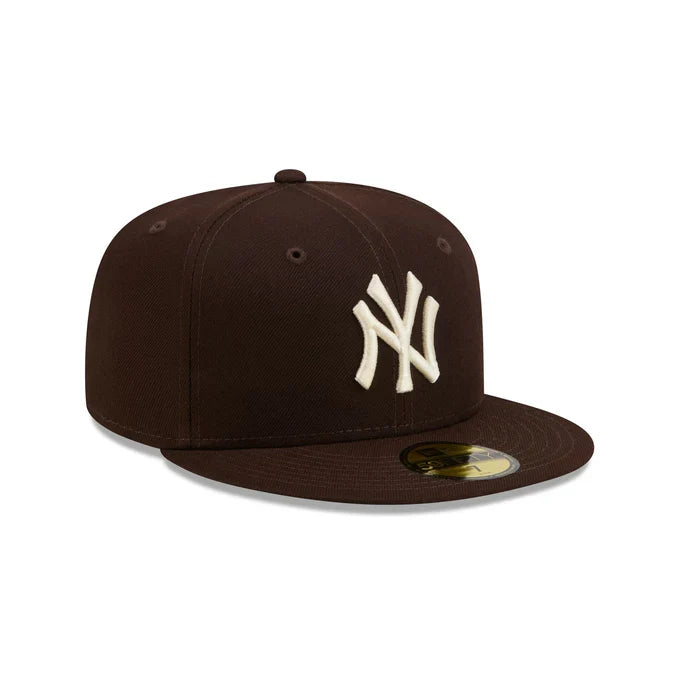 New Era New York Yankees Basic 59FIFTY Fitted Hat - Brown product image 1, provided for visual reference and product detail