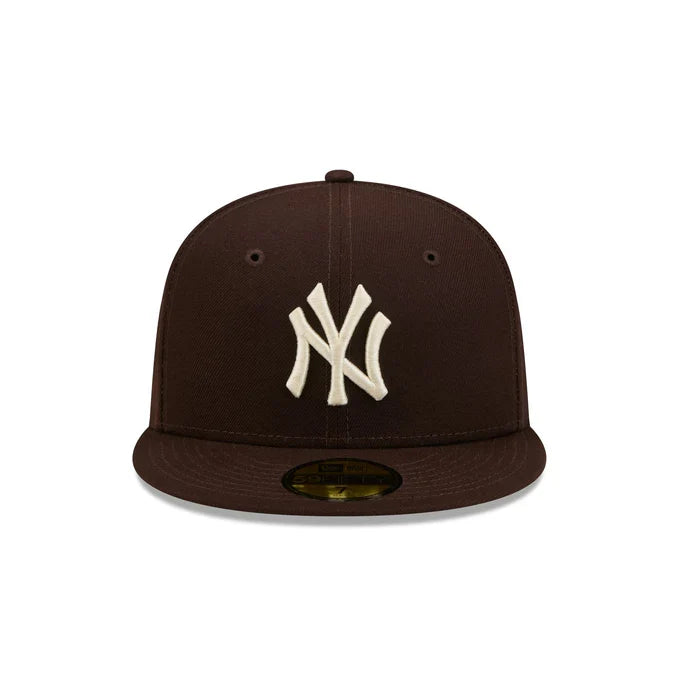 New Era New York Yankees Basic 59FIFTY Fitted Hat - Brown product image 2, provided for visual reference and product detail