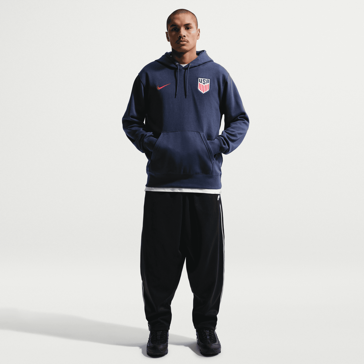 Nike USMNT Club Men Soccer French Terry Pullover Hoodie product image 3, provided for visual reference and product detail