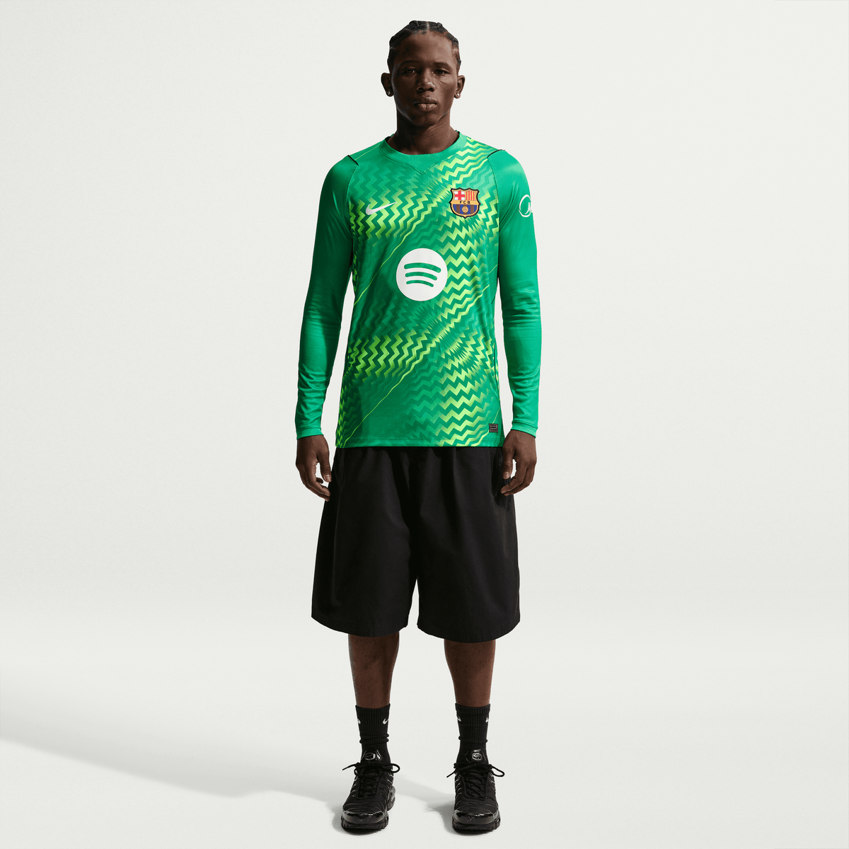 Nike Men FC Barcelona Stadium Goalkeeper Dri-FIT Soccer Replica Jersey 26/27 product image 4, provided for visual reference