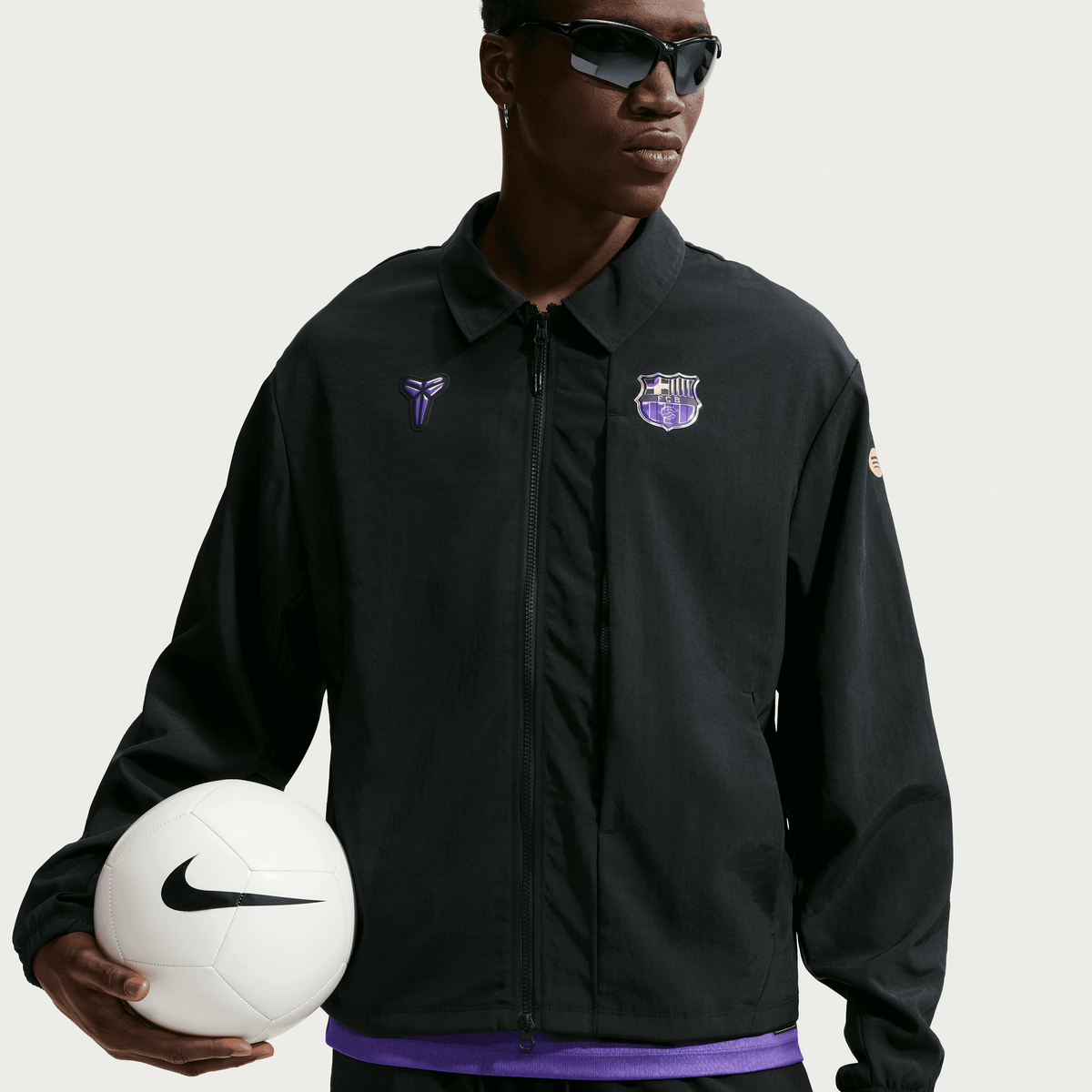 Nike Kobe Bryant FC Barcelona Away Men Soccer Woven Jacket product image 1, provided for visual reference and product detail