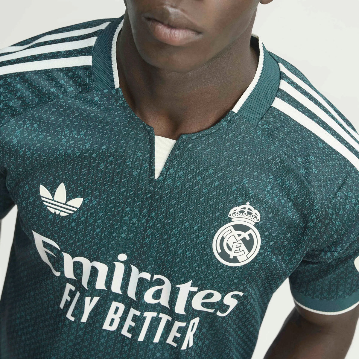 Adidas Men Real Madrid Away Authentic Jersey 26/27 product image 3, provided for visual reference and product detail review