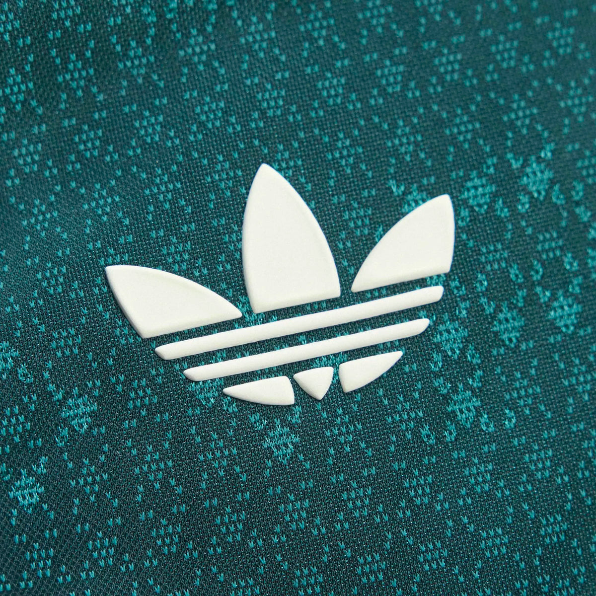 Adidas Men Real Madrid Away Authentic Jersey 26/27 product image 4, provided for visual reference and product detail review