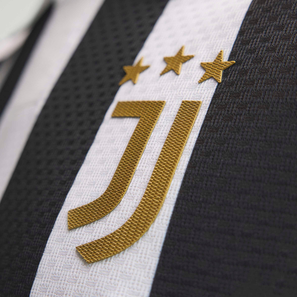 Adidas Men Juventus Home Authentic Jersey 26/27 product image 4, provided for visual reference and product detail review