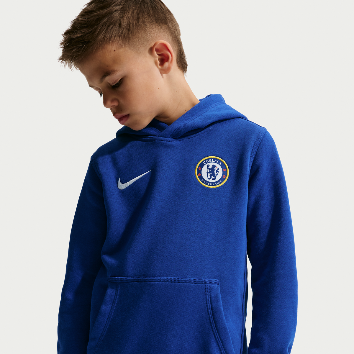 Nike Chelsea FC Club Big Kids' (Boys') Soccer Pullover Hoodie product image 1, provided for visual reference and product